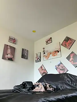 violet-grey webcam