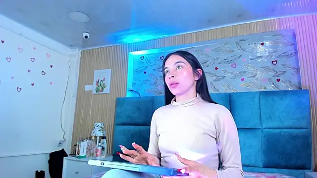 Delphine_doll webcam
