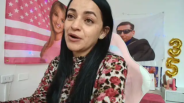 LovelyAzucena webcam