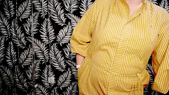 Olivia_playful webcam