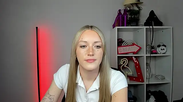 EvelynBlond webcam