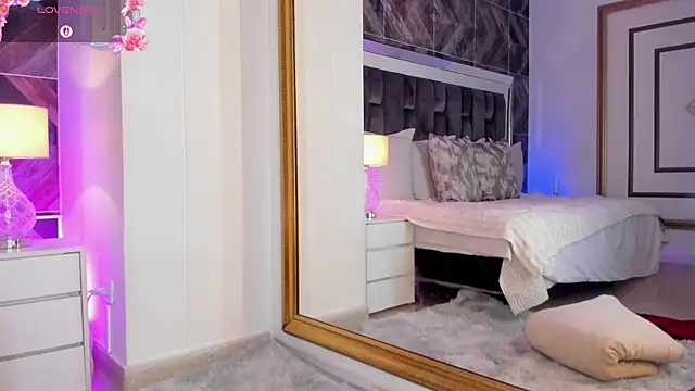 NaylaGrey webcam