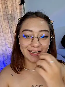 free random chat Laury Ro6