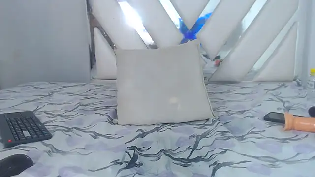 porno webcam live AlannaHarper