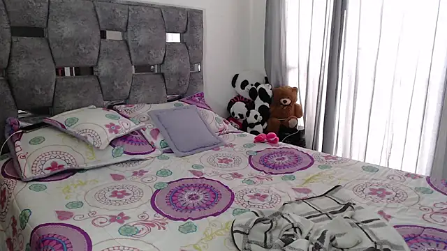 sara_hott_1 - Sara_hott_1's free webcam - UK Sex Cams