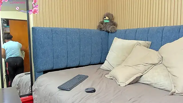 zara_milf webcam