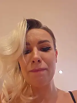 AureliaDoux webcam