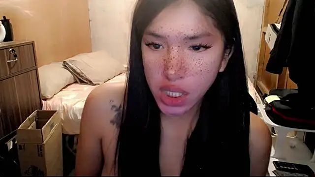 yanaleciousxx webcam