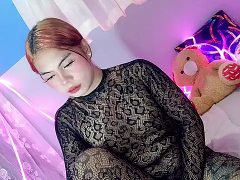 ur_hotasiangf webcam