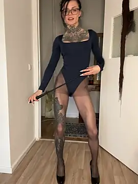 SkinnyLilly webcam