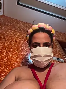 Hot-Nayla webcam