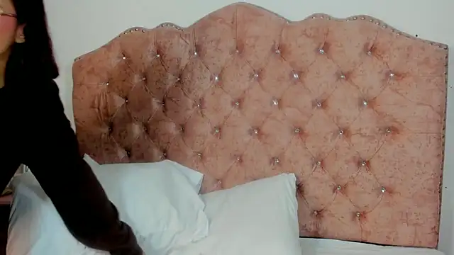 Melaniie_Hill webcam
