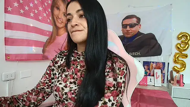 LovelyAzucena webcam