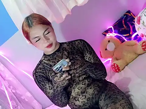 ur_hotasiangf webcam