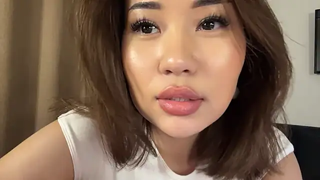 Ur_neighbor_Kira webcam