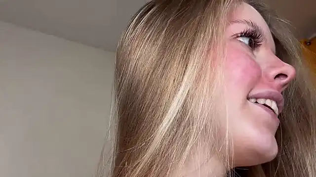 catrinee (F teen) - tease with legs in tights