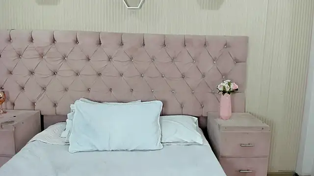 ZarinaWynne webcam