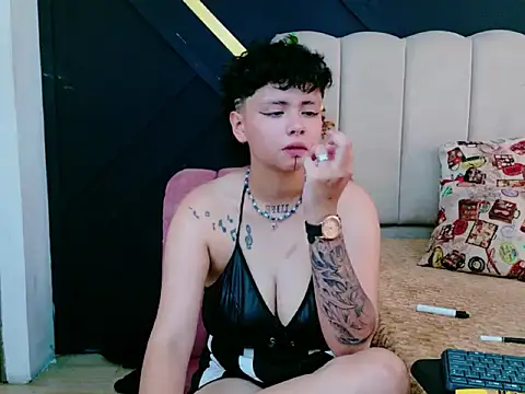 NikiEvanz webcam
