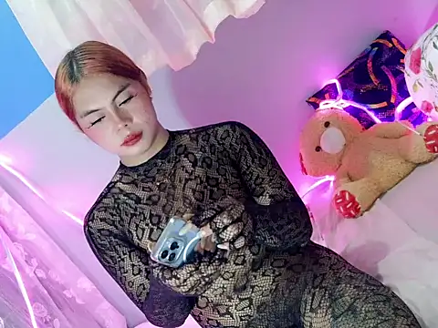 ur_hotasiangf webcam