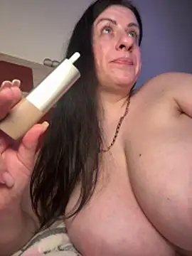 evelinia (Ask my age) - Suck the nipples