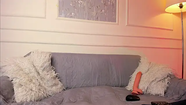 AliceMadnes webcam