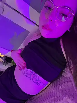 ameliarenaissance (F young) - Sucking a Finger