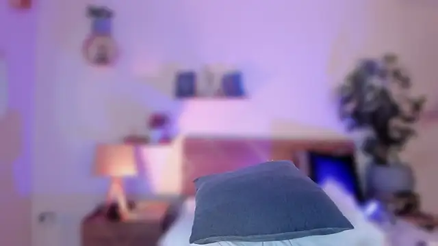 YariRose webcam