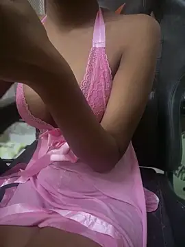 Chardonnay_Cryst... Live Webcam on Stripchat