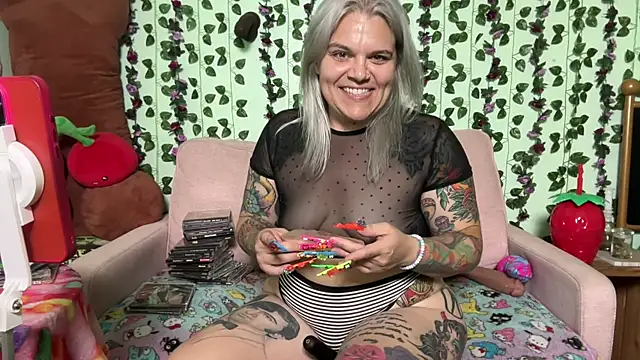 CherryBombBomb webcam