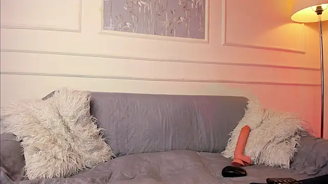AliceMadnes webcam