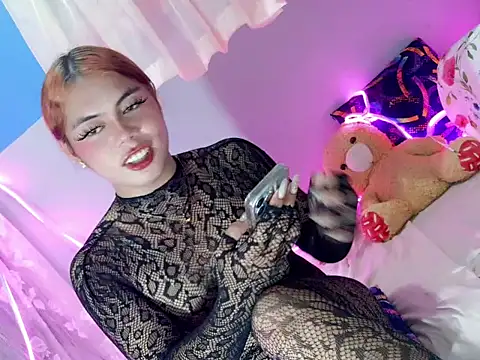 ur_hotasiangf webcam