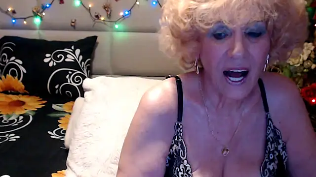 HappyWomanOn webcam