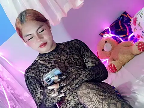ur_hotasiangf webcam