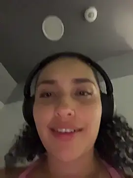Lucy_Marin webcam