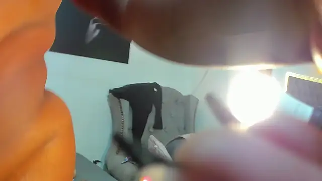 nahiroby_ebony webcam