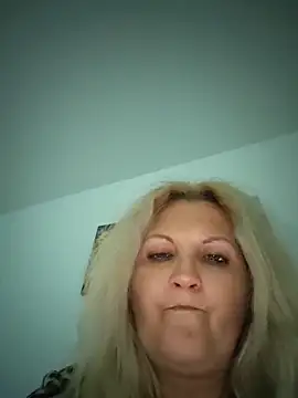 Divineblond webcam
