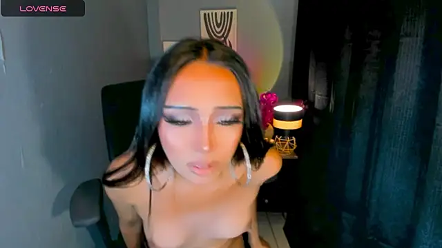 xUrGoddess_islaCumsAlotx webcam