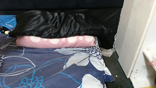 SweetHotBabby18 webcam