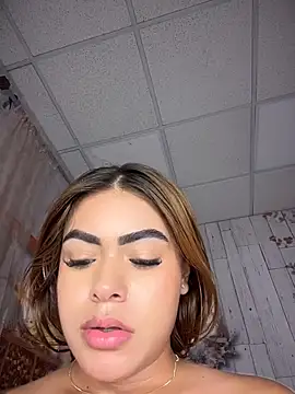 MayaMoanXXX webcam