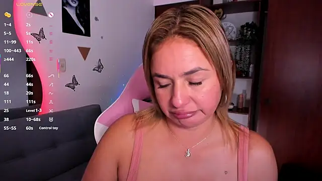 luciamature_ webcam