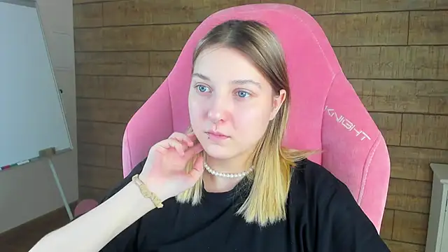 TinnaBurton webcam