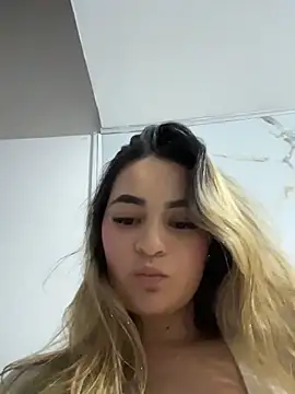Antonella_Julieta webcam