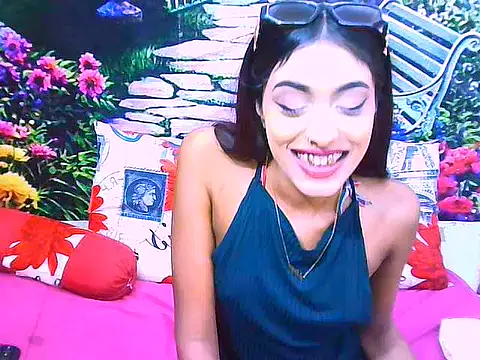 indianpretty14u2luv - IndianPretty14u2Luv's free webcam - UK Sex Cams