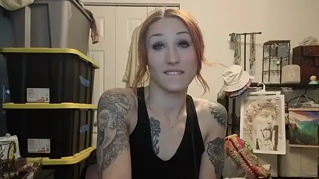ThornsandHoney webcam
