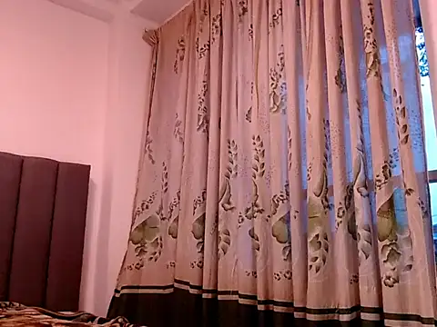saara_johnson496 webcam