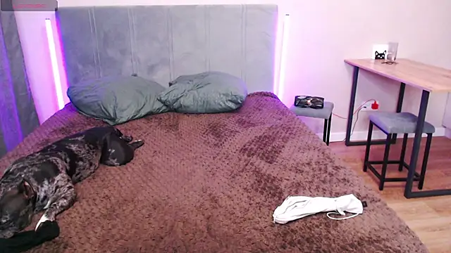 Leonaalove webcam