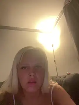 BlondeMilfXo