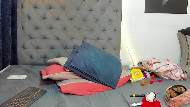 nahiroby_ebony webcam