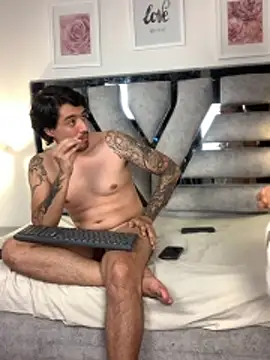 valery_and_Dani_ webcam