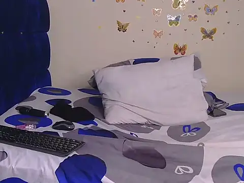 PinkKissess webcam